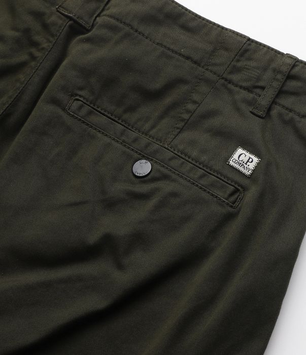 Cp Company Stretch Twill Cargo Shorts In Ivy Green